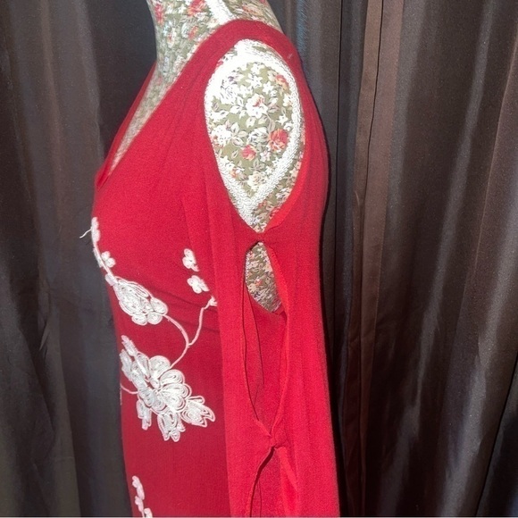 Entro Cold Shoulder Dress - Picture 7 of 8